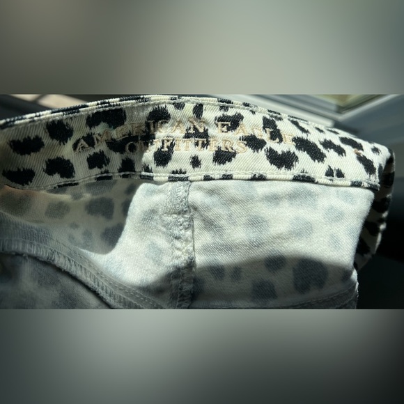 American eagle cheetah patterned shorts, size 6 - Picture 4 of 6